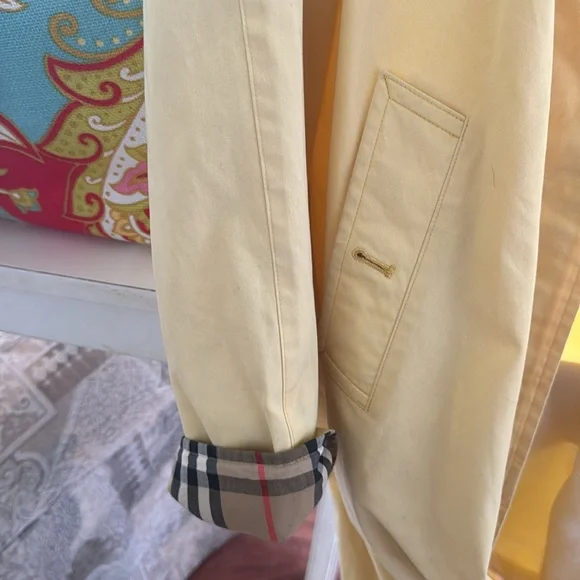 Yellow trench coat - Picture 6 of 7